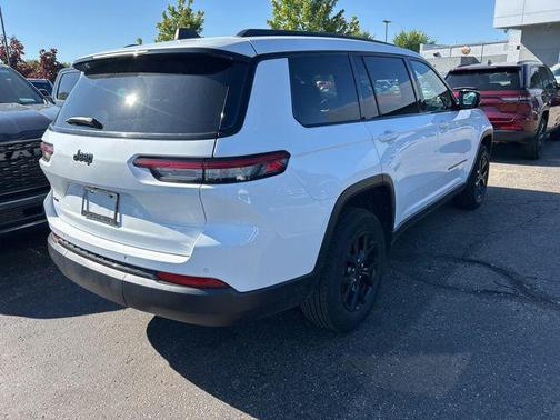 Bright White Clearcoat 2024 Jeep Grand Cherokee L Altitude
