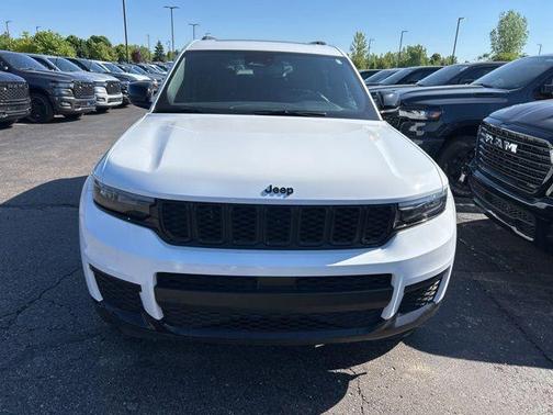Bright White Clearcoat 2024 Jeep Grand Cherokee L Altitude