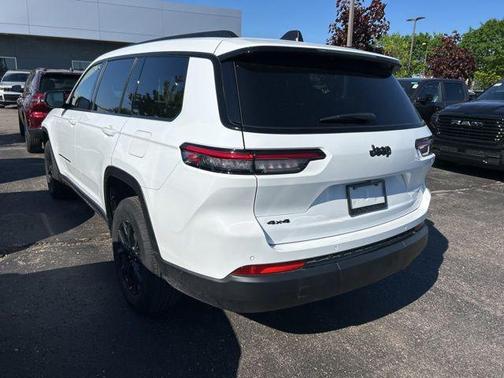 Bright White Clearcoat 2024 Jeep Grand Cherokee L Altitude