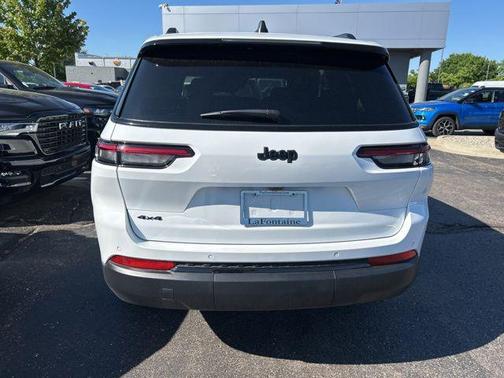 Bright White Clearcoat 2024 Jeep Grand Cherokee L Altitude