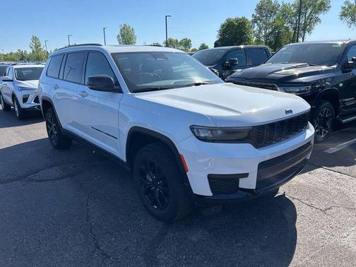 Bright White Clearcoat 2024 Jeep Grand Cherokee L Altitude