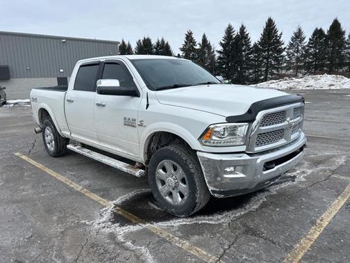 2018 RAM 2500 Laramie Crew Cab 4x4 6'4' Box