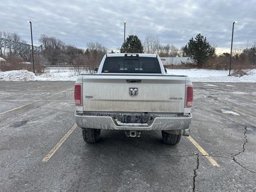 2018 RAM 2500 Laramie Crew Cab 4x4 6'4' Box