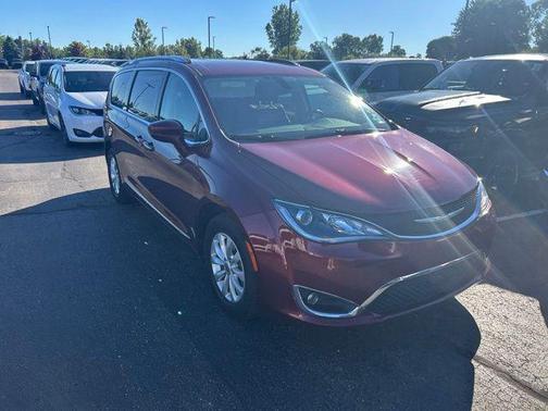 Velvet Red Pearlcoat 2018 Chrysler Pacifica Touring-L Plus
