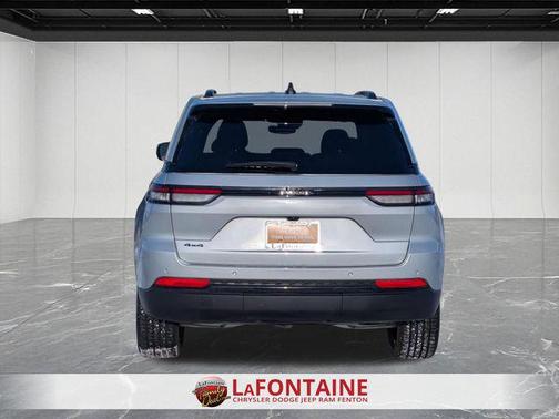 Silver Zynith 2024 Jeep Grand Cherokee Altitude