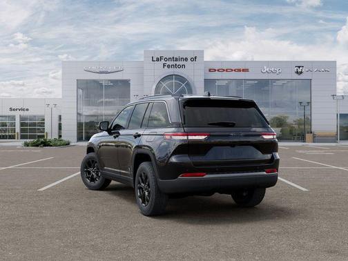 Diamond Black Crystal Pearlcoat 2026 Jeep Grand Cherokee Altitude