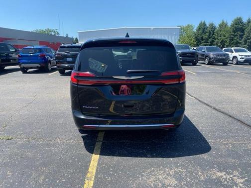 2025 Chrysler Pacifica L