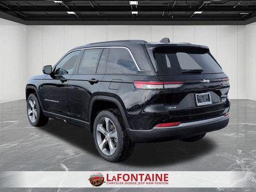 Diamond Black Crystal Pearlcoat 2026 Jeep Grand Cherokee Limited