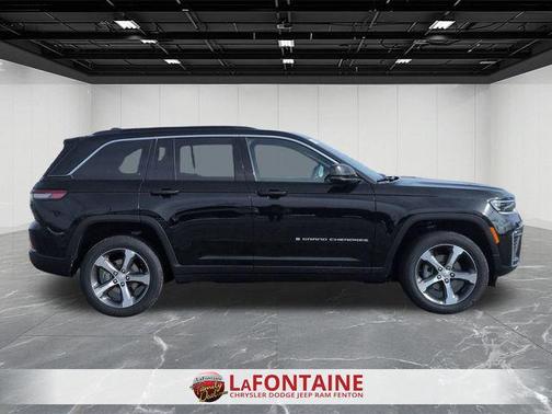 Diamond Black Crystal Pearlcoat 2026 Jeep Grand Cherokee Limited