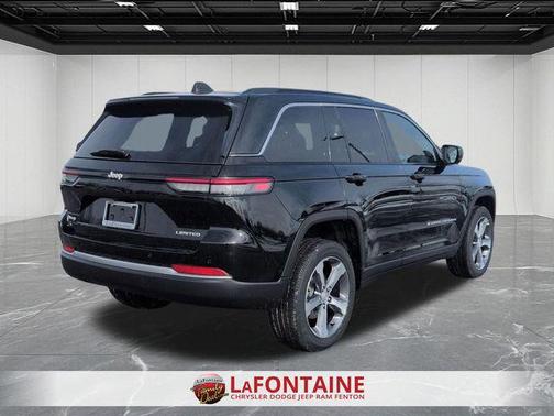 Diamond Black Crystal Pearlcoat 2026 Jeep Grand Cherokee Limited