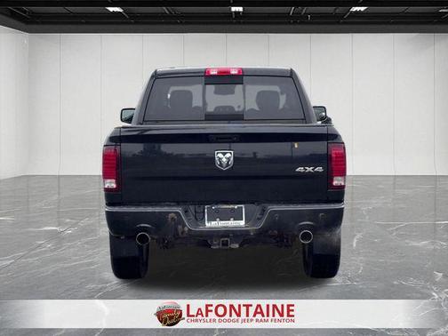 Brilliant Black Crystal Pearl 2016 RAM 1500 Sport