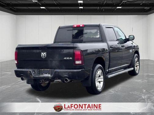 Brilliant Black Crystal Pearl 2016 RAM 1500 Sport