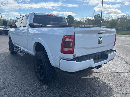 Bright White Clearcoat 2019 RAM 2500 Laramie Crew Cab 4x4 6'4' Box
