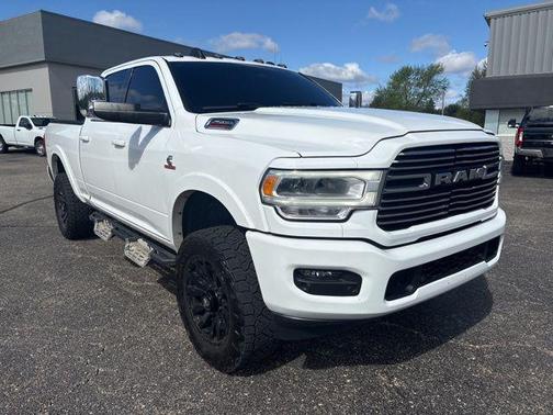 Bright White Clearcoat 2019 RAM 2500 Laramie Crew Cab 4x4 6'4' Box