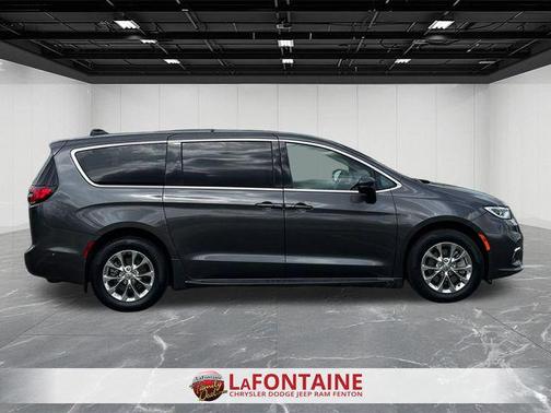 Crystal Metallic 2023 Chrysler Pacifica Touring L