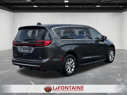 Crystal Metallic 2023 Chrysler Pacifica Touring L