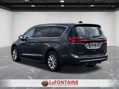 Crystal Metallic 2023 Chrysler Pacifica Touring L