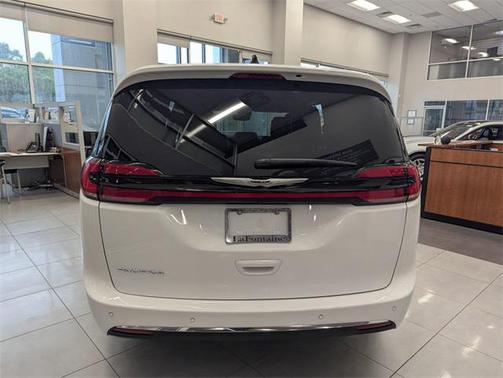 2025 Chrysler Pacifica L