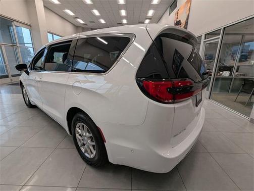 2025 Chrysler Pacifica L