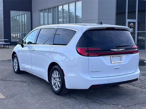 2025 Chrysler Pacifica L
