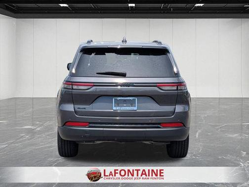Baltic Gray Metallic Clearcoat 2024 Jeep Grand Cherokee Altitude