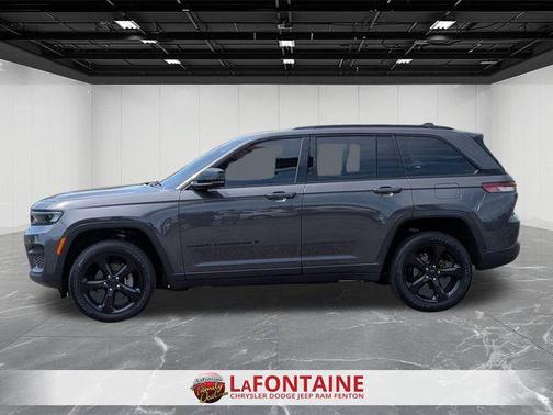 Baltic Gray Metallic Clearcoat 2024 Jeep Grand Cherokee Altitude