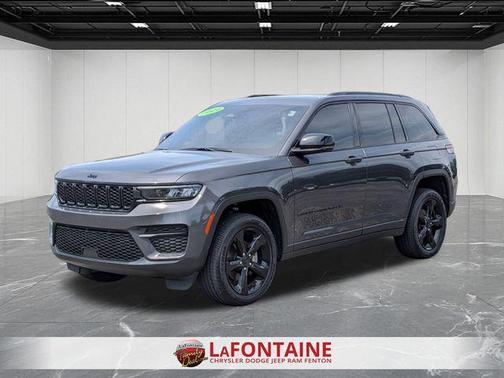 Baltic Gray Metallic Clearcoat 2024 Jeep Grand Cherokee Altitude