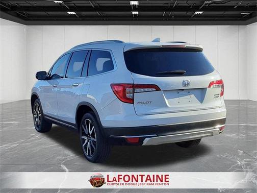 2022 Honda Pilot Touring 8-Passenger