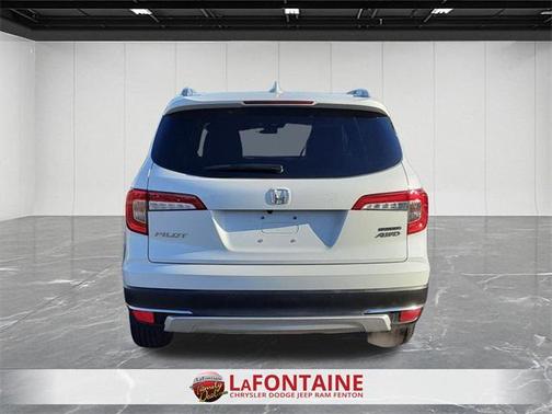 2022 Honda Pilot Touring 8-Passenger