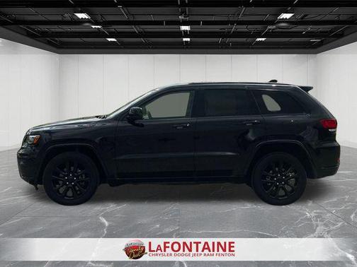 Diamond Black Crystal Pearlcoat 2021 Jeep Grand Cherokee Laredo