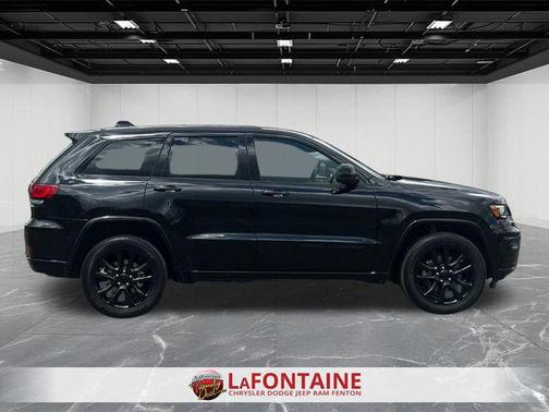 Diamond Black Crystal Pearlcoat 2021 Jeep Grand Cherokee Laredo