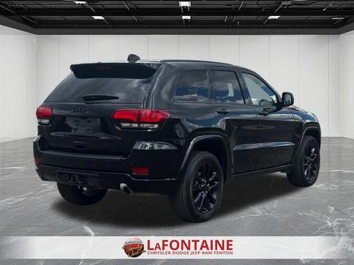 Diamond Black Crystal Pearlcoat 2021 Jeep Grand Cherokee Laredo