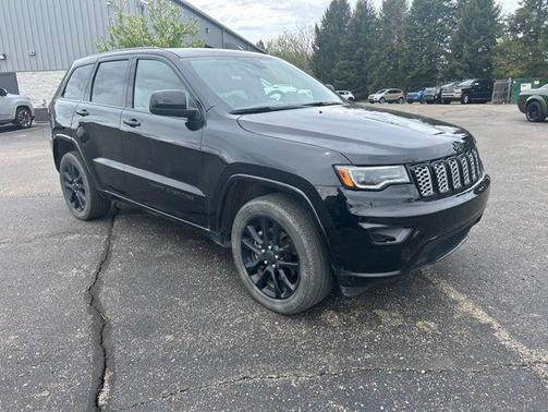 Diamond Black Crystal Pearlcoat 2021 Jeep Grand Cherokee Laredo