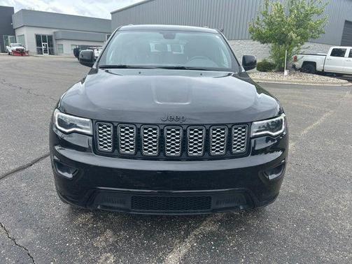 Diamond Black Crystal Pearlcoat 2021 Jeep Grand Cherokee Laredo