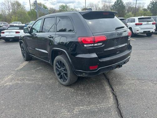 Diamond Black Crystal Pearlcoat 2021 Jeep Grand Cherokee Laredo