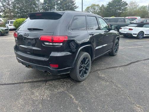 Diamond Black Crystal Pearlcoat 2021 Jeep Grand Cherokee Laredo