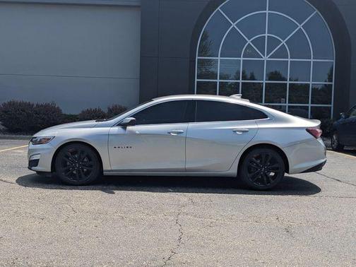 Silver Ice Metallic 2020 Chevrolet Malibu FWD LT