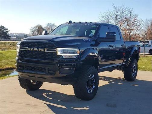2023 RAM 2500 Big Horn Crew Cab 4x4 6'4' Box