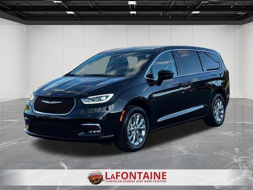 Brilliant Black Crystal Pearlcoat 2023 Chrysler Pacifica Touring L