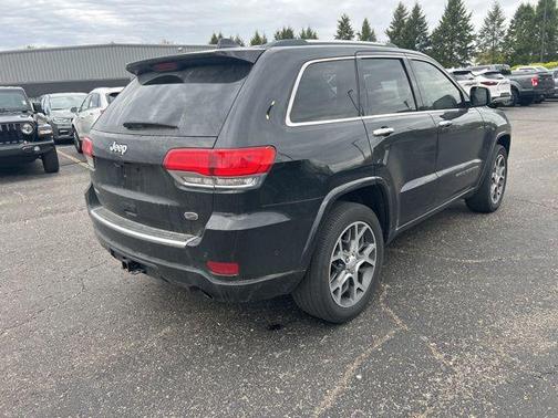 Diamond Black Crystal Pearlcoat 2019 Jeep Grand Cherokee Overland