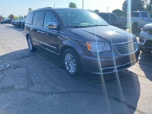 2016 Chrysler Town & Country Touring-L