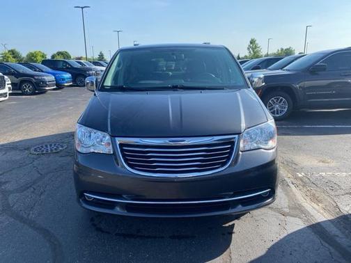 2016 Chrysler Town & Country Touring-L