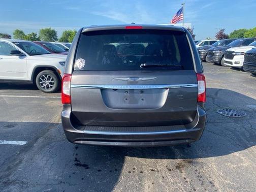2016 Chrysler Town & Country Touring-L