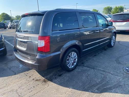 2016 Chrysler Town & Country Touring-L