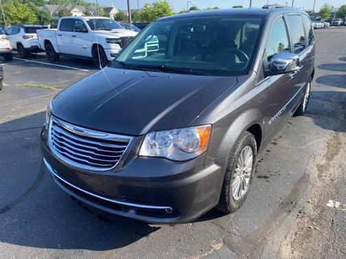 2016 Chrysler Town & Country Touring-L