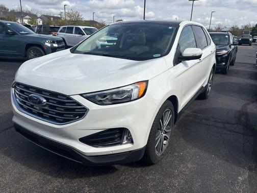 White Metallic 2024 Ford Edge Titanium