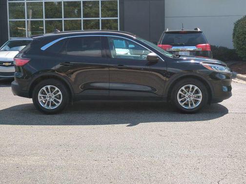 Black Metallic 2022 Ford Escape SE