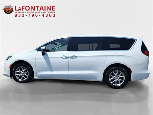 2023 Chrysler Voyager LX