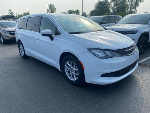 2023 Chrysler Voyager LX