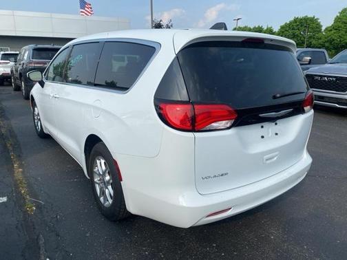 2023 Chrysler Voyager LX